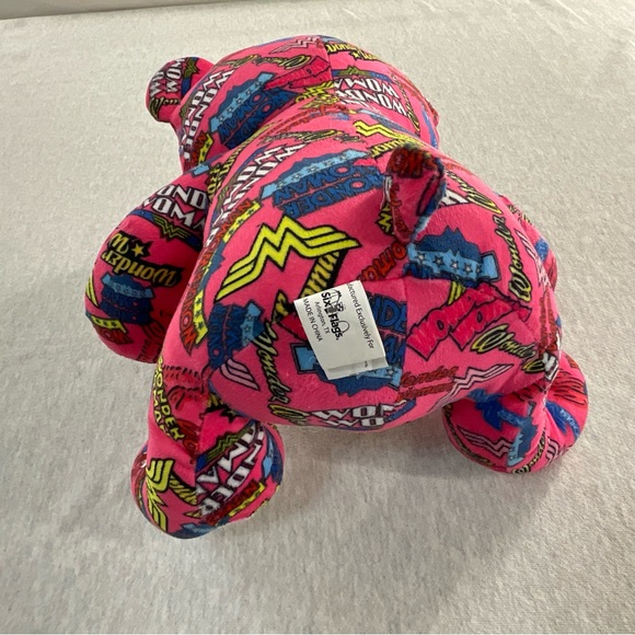 SIX FLAGS JUSTICE LEAGUE WONDER WOMAN TEDDY BEAR/PLUSH DC COMICS PINK AND MULTI - Picture 7 of 13